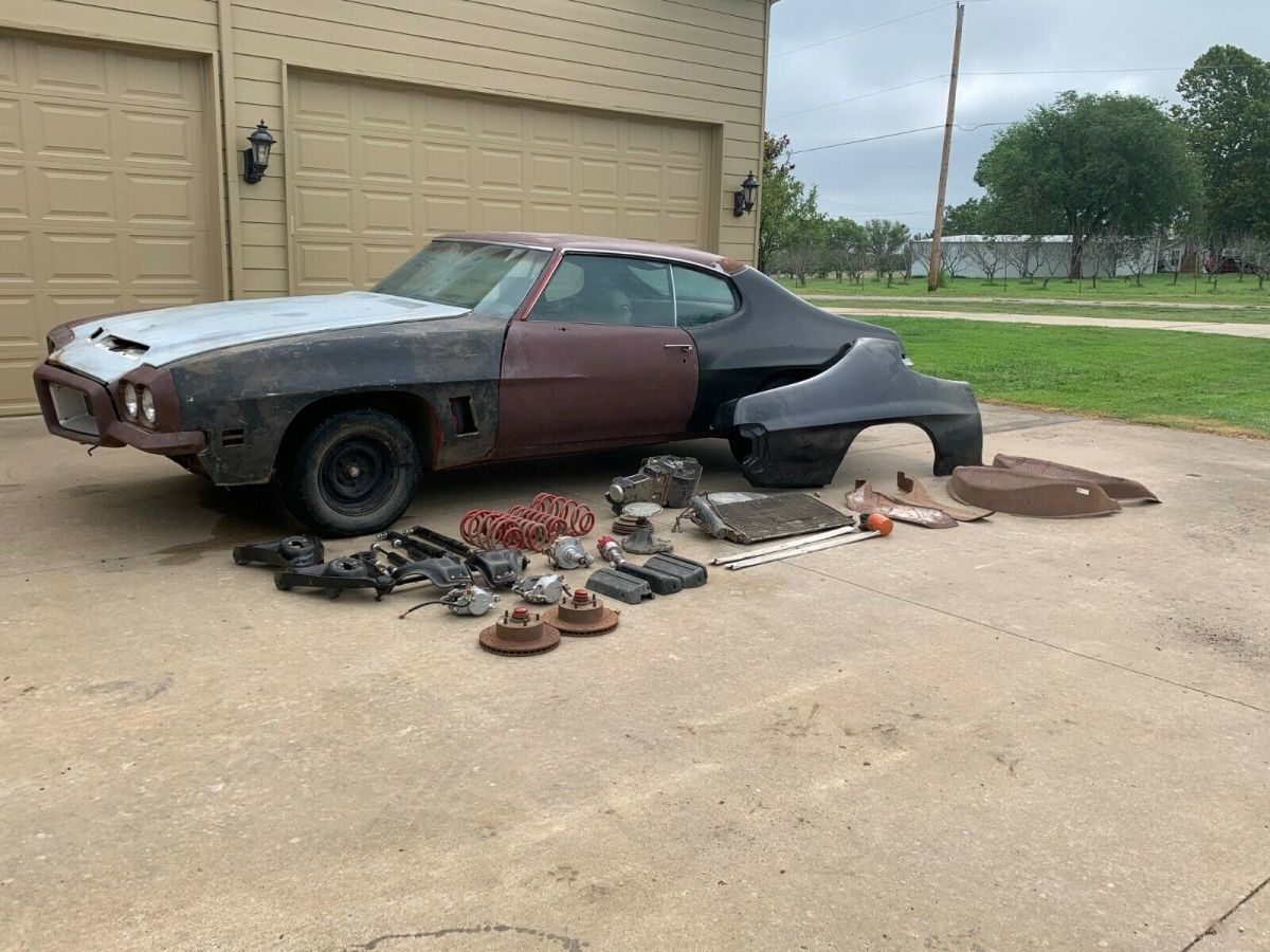 1972 gto 400 #'s matching bucket seats red ac with new quarters & suspension