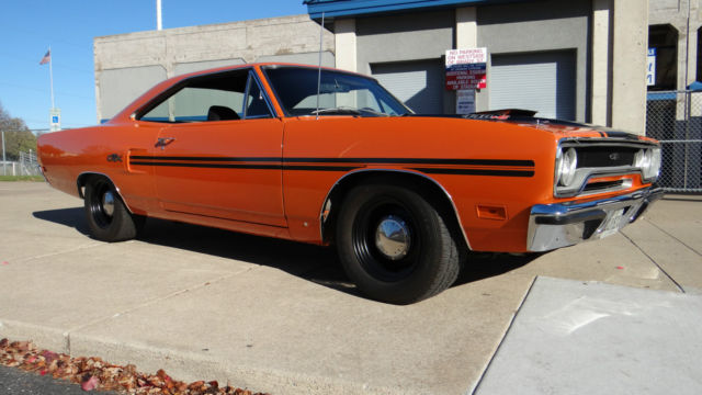 1970 plymouth gtx - 440cid, 6 pack, pistol grip 4spd, air grabber !!!!!