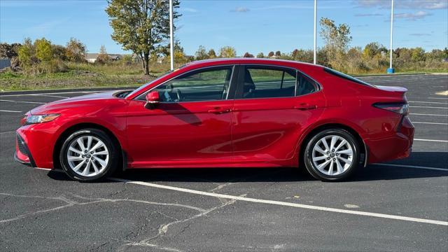 2022 toyota camry se