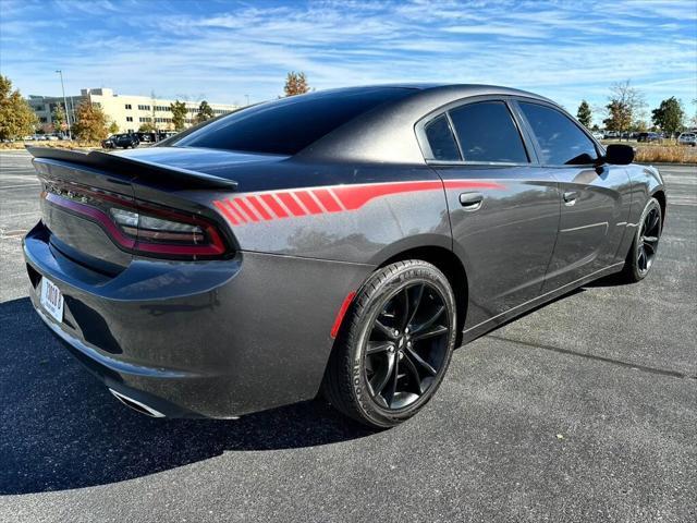 2017 dodge charger se