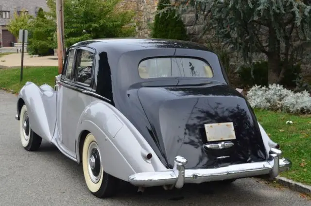 1953 rolls-royce silver dawn 0 grey and black