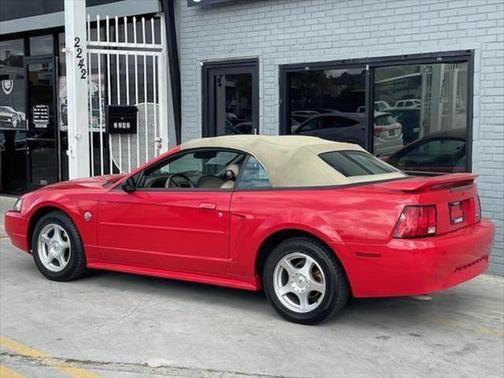 2004 ford mustang