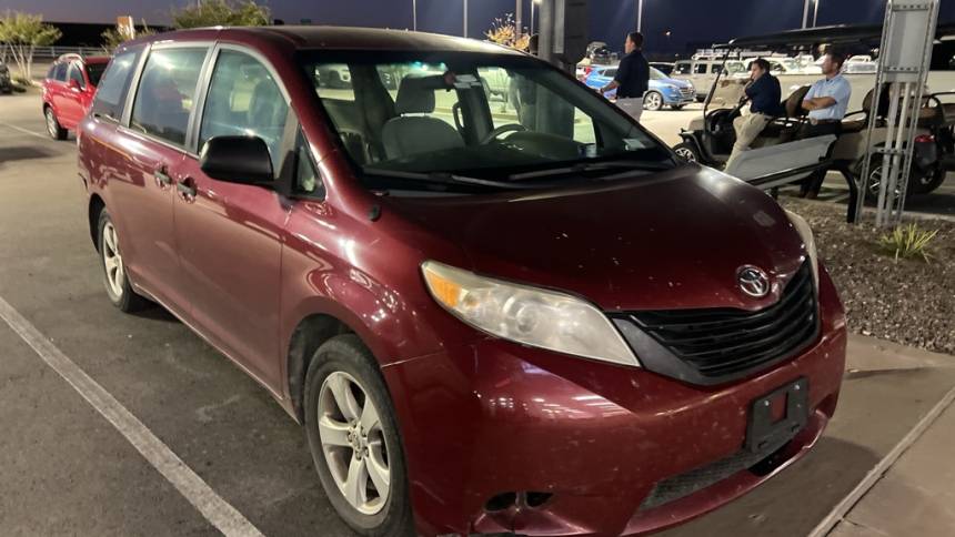 2011 toyota sienna base 7-passenger