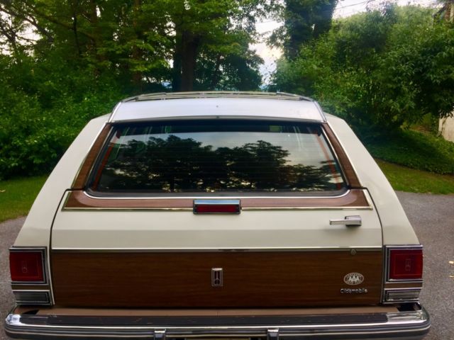 oldsmobile custom cruiser station wagon