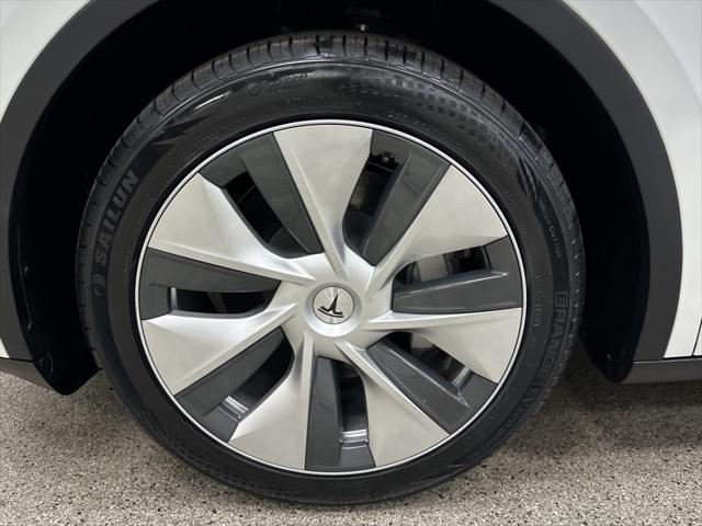 2021 tesla model y standard range rear-wheel drive