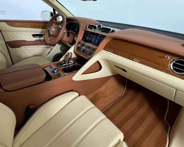 2022 bentley bentayga v8
