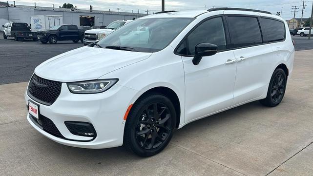 2024 chrysler pacifica touring-l