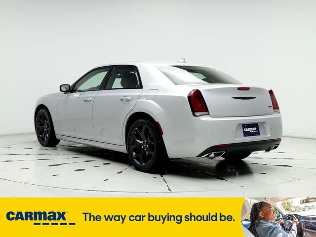 2023 chrysler 300 touring l