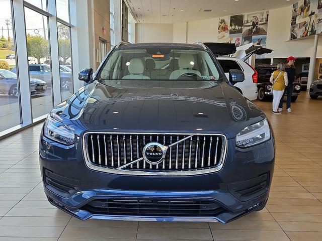 2022 volvo xc90 t6 awd momentum 7-passenger