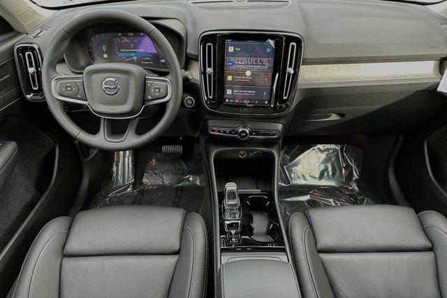 2024 volvo xc40 plus dark theme