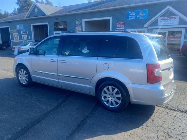 2011 chrysler town & country touring-l
