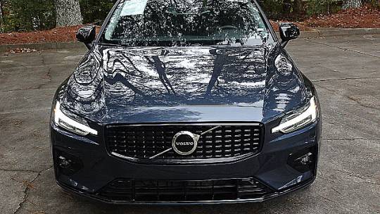2024 volvo s60 b5 core dark theme