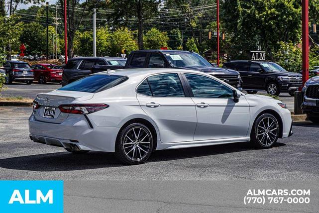 2022 toyota camry se