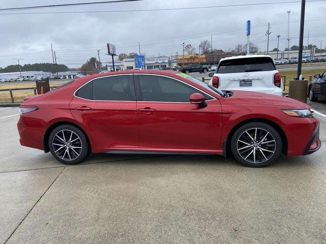 2021 toyota camry se