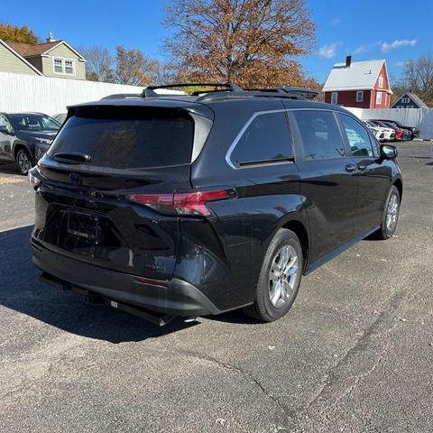 2022 toyota sienna xle woodland edition