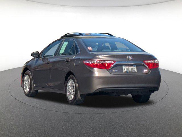 2017 toyota camry le