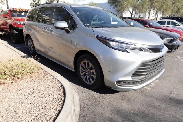2021 toyota sienna le