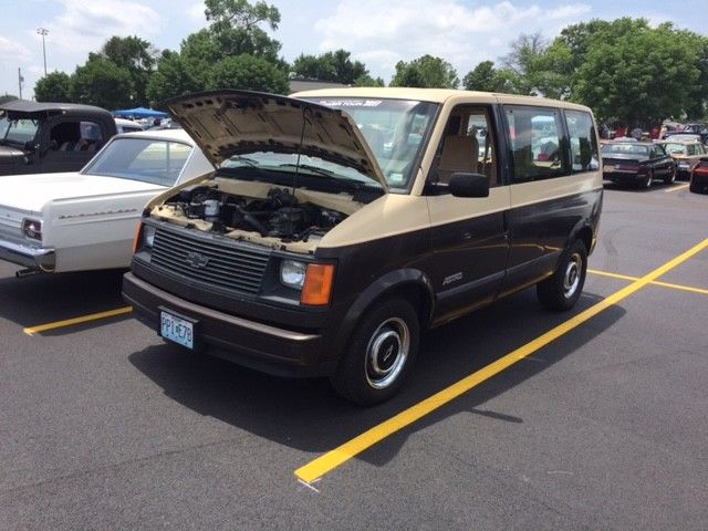 1986 astrovan v8/5 speed