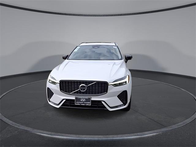 2023 volvo xc60 b5 plus dark theme