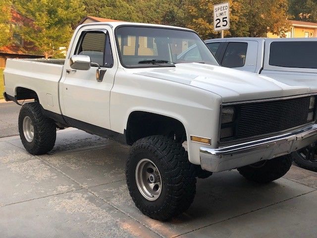 1985 chevy k-10 short-bed 4x4, built for the road and rock climbing enthusiast
