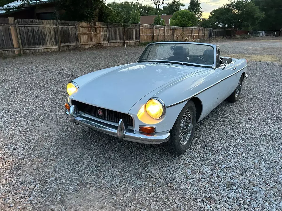 1968 mg mgb coupe white rwd manual