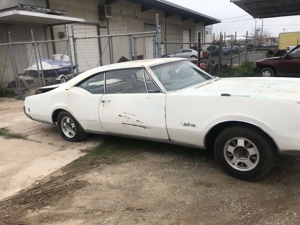 1968 oldsmobile delta 88 coupe white rwd automatic fastback