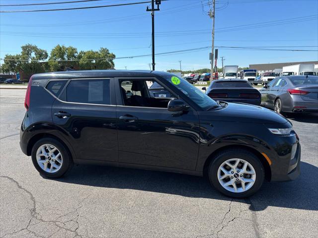 2022 kia soul lx