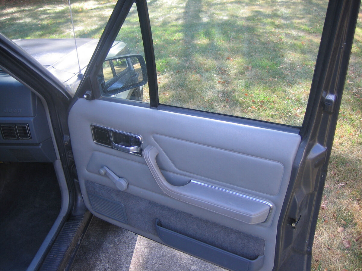 4.0 6cyl original rust free long bed