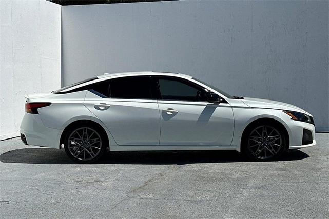 2023 nissan altima 2.0 sr