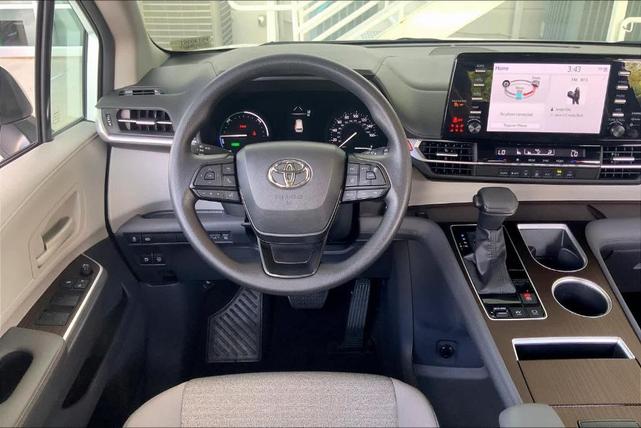 2023 toyota sienna le