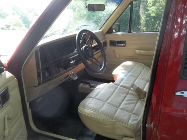 1989 jeep comanche 4x4 with ac and 7 ft long bed