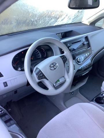2013 toyota sienna le