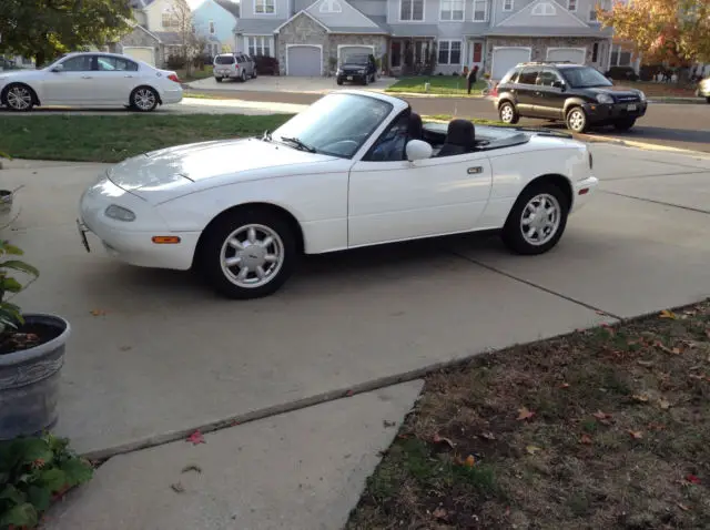 1990 mazda mx-5 miata white on black convertible - gorgeous!