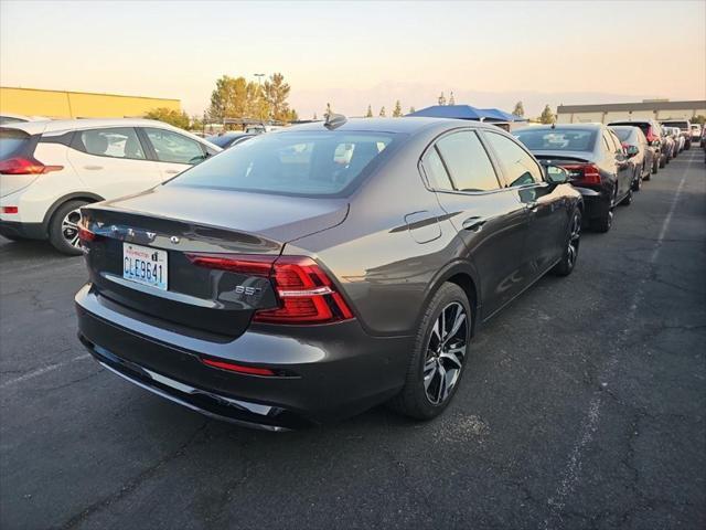 2024 volvo s60 b5 plus dark theme