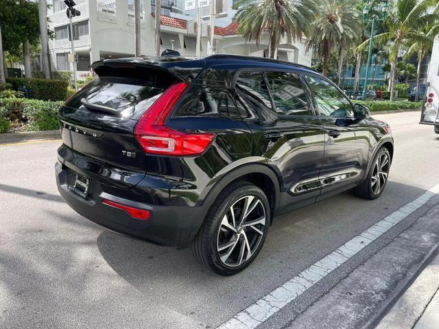 2021 volvo xc40 t5 r-design