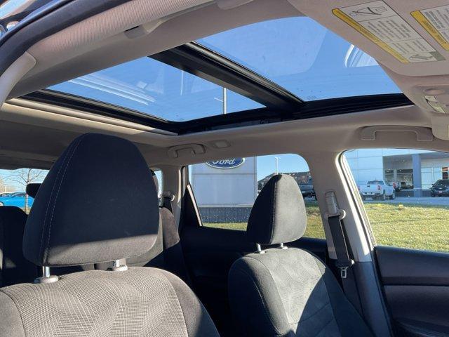 2016 nissan rogue sv