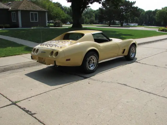 1977 chevrolet corvette t-top coupe / 67,000 miles / aluminum wheels / leather