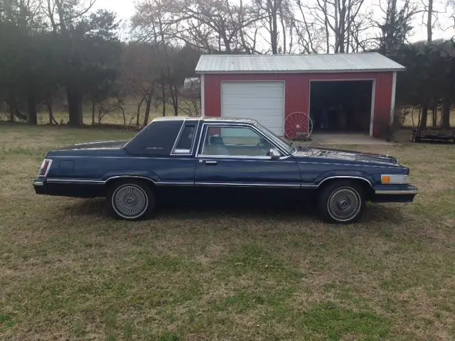 1981 ford thunderbird town landau sedan 2-door 5.0l