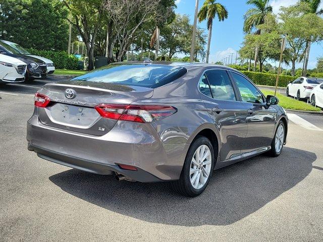 2021 toyota camry le