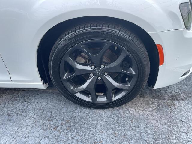 2022 chrysler 300 s