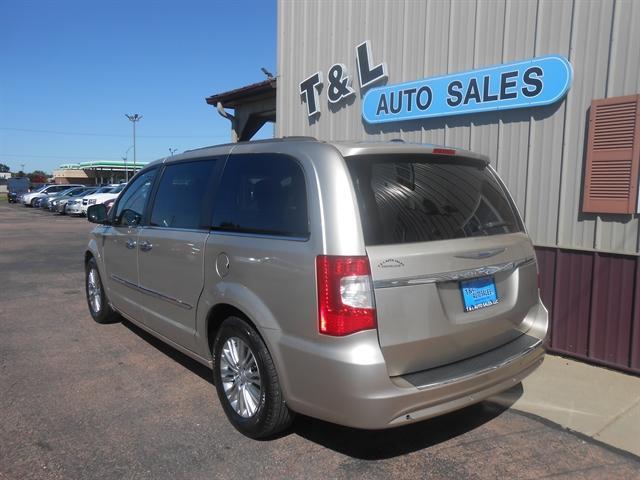 2015 chrysler town & country touring-l