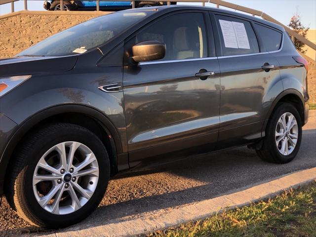 2019 ford escape se