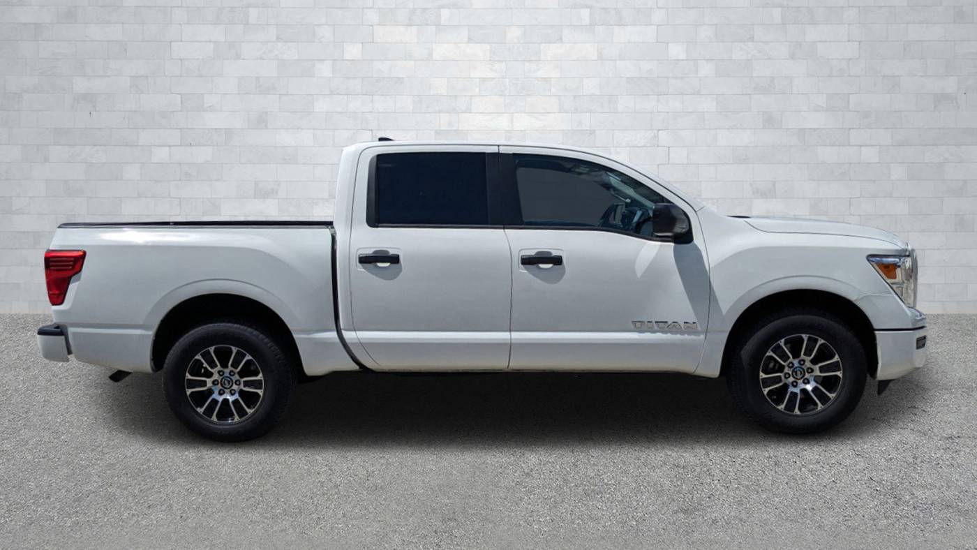 2022 nissan titan sv