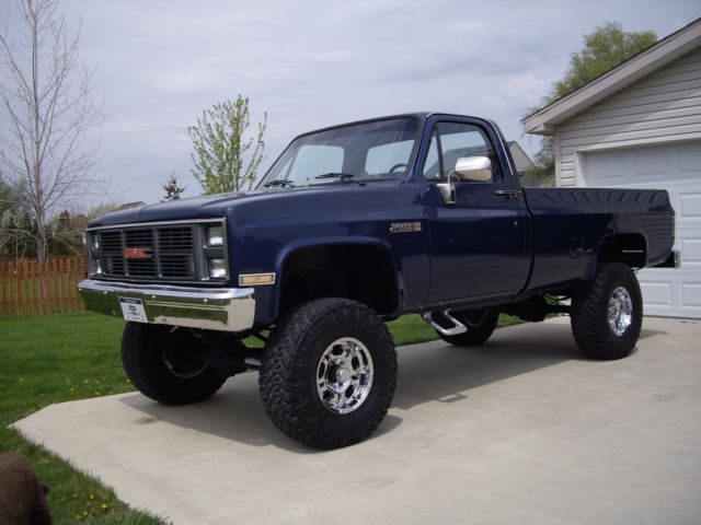 1986 gmc sierra 4x4 pick up, k1500 very low miles, nice