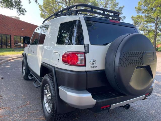 2011 toyota fj cruiser base