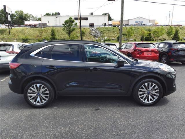 2022 ford escape titanium