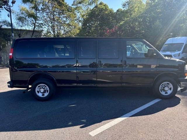 2017 chevrolet express 3500 lt
