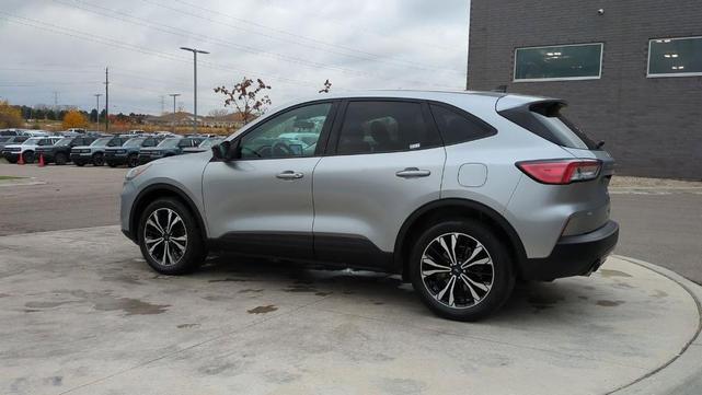 2021 ford escape se