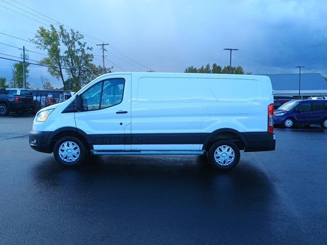 2022 ford transit-250 base