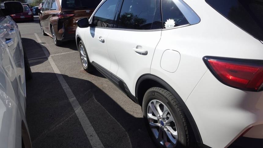 2022 ford escape se